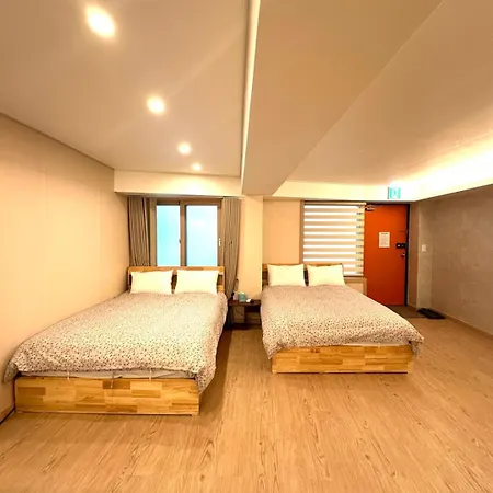 R Guesthouse Jongmyo Seoul Exterior photo