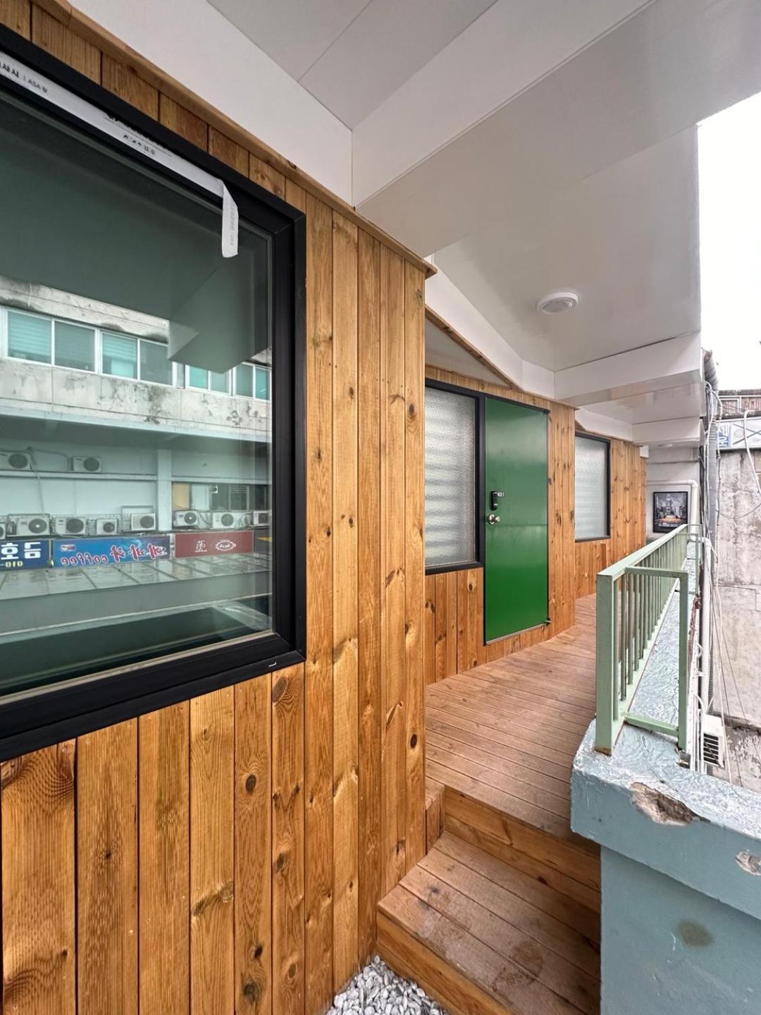 R Jongmyo Guest house